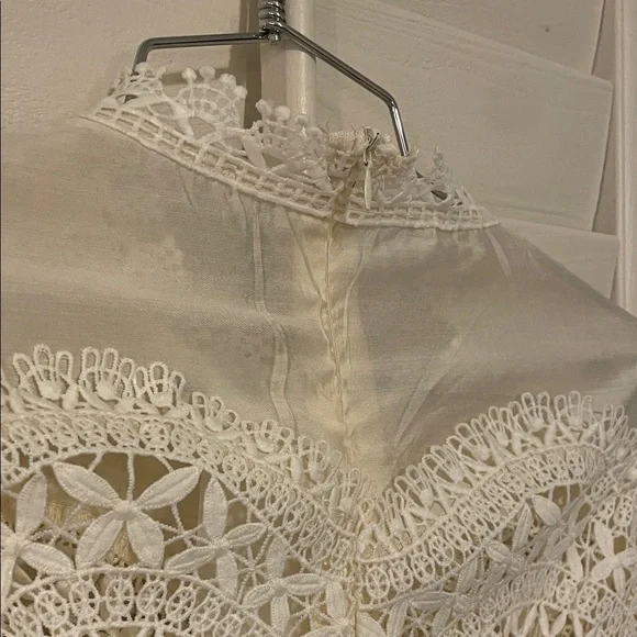 Elegant Lace Trim Cream Blouse - Picture 7 of 9